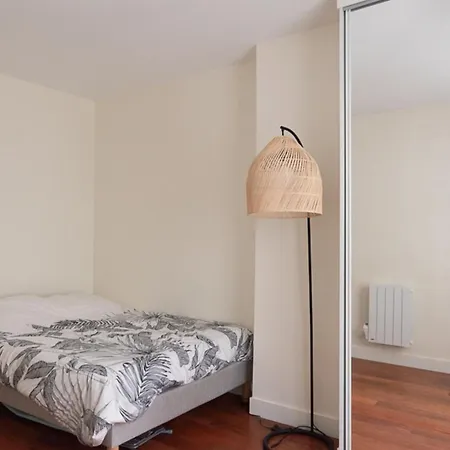 Refurbished Love Nest On Montmartre Hilltop Apartamento París